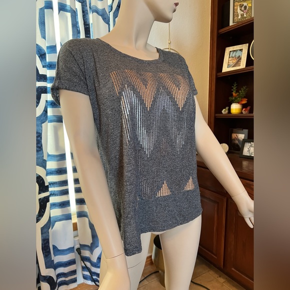 Apt.9 Short Sleeve Gray Shirt With Glitter Design Size Petite Large - Picture 2 of 9